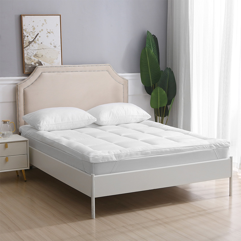 Pad tochta feistithe cuilteáilte (banríon), cosantóir mattress feistithe leaisteacha