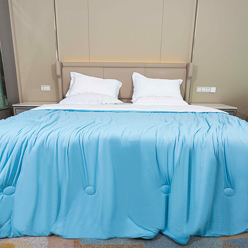 Comforter fuaraithe PCM - Blaincéad Dearaidh Dearadh Dromchla Fuarú Silky Gorm Do Codlata Te agus Sweats Oíche